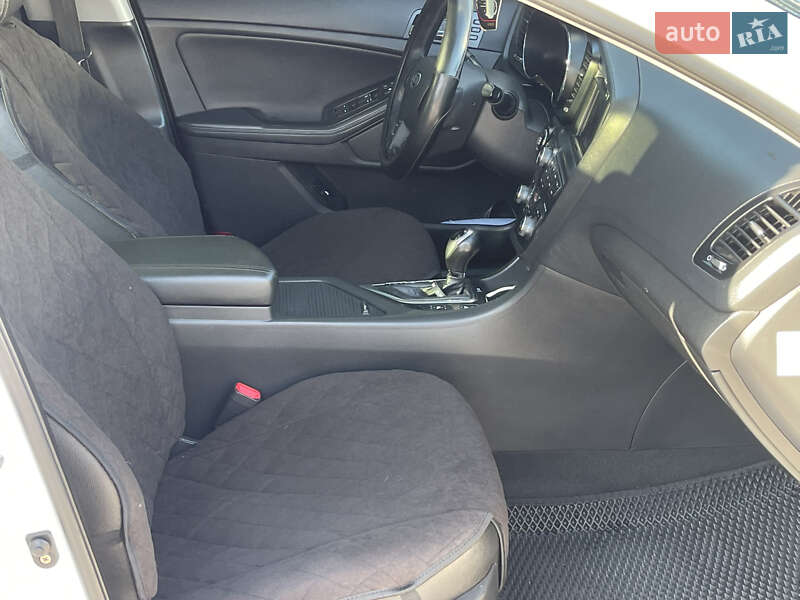 Седан Kia K5 2011 в Киеве