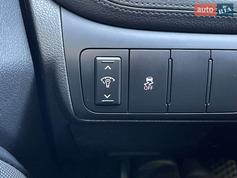 Седан Kia K5 2011 в Киеве