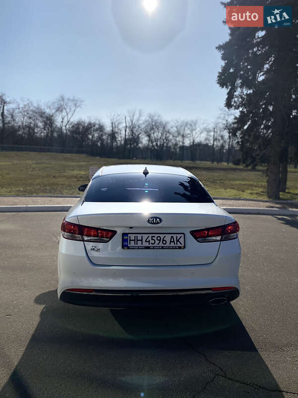 Седан Kia K5 2017 в Одесі