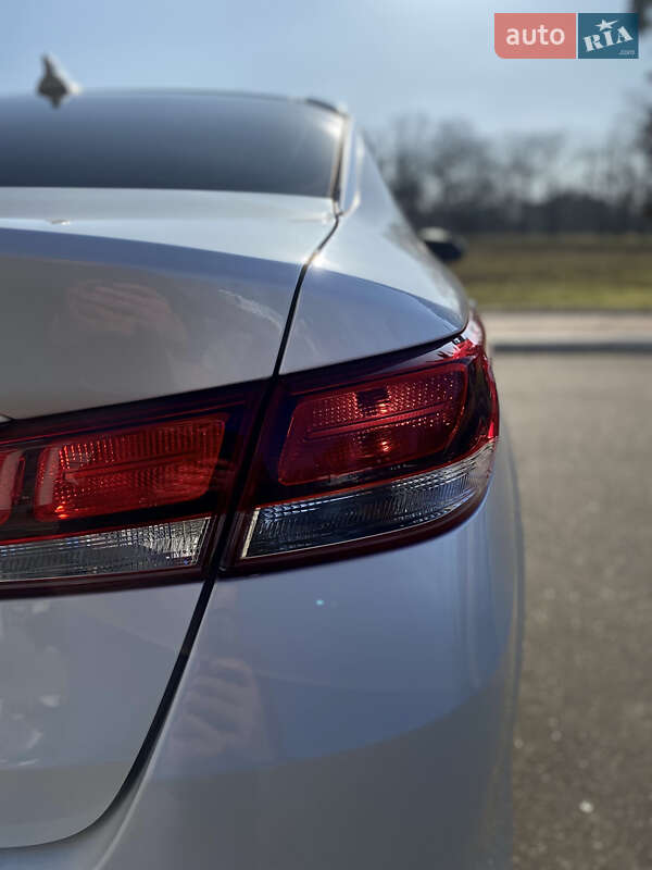 Седан Kia K5 2017 в Одесі