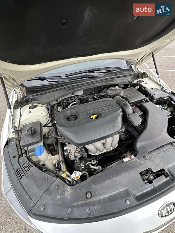 Седан Kia K5 2015 в Миколаєві