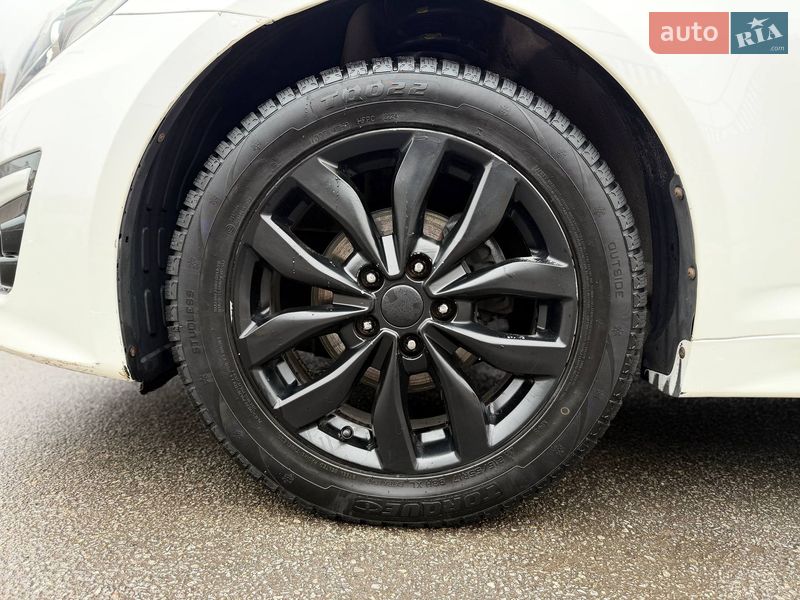 Седан Kia K5 2013 в Кривом Роге