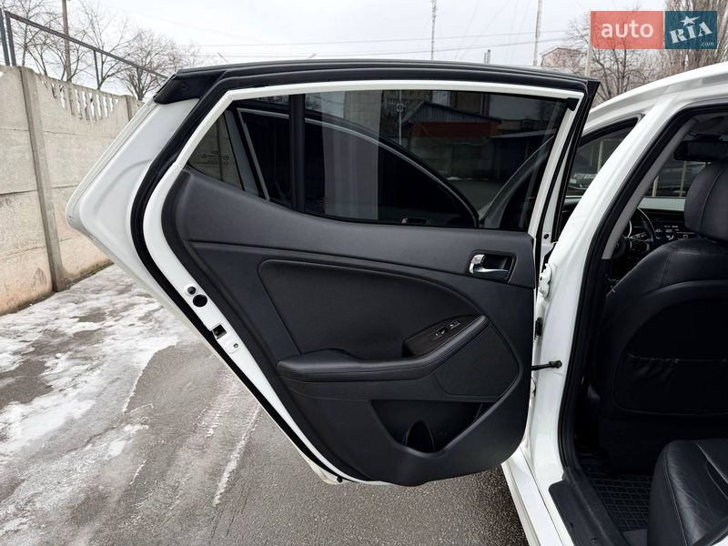 Седан Kia K5 2013 в Кривом Роге