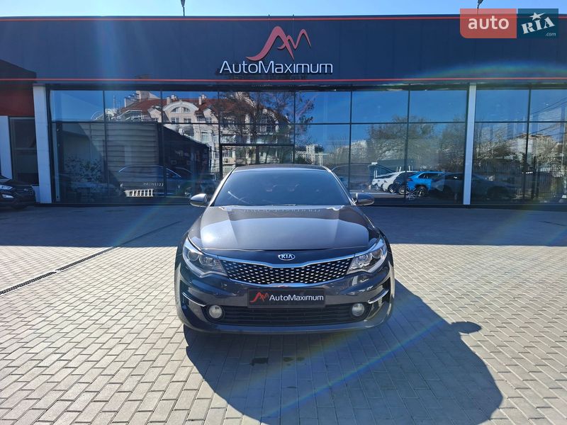 Седан Kia K5 2016 в Одессе