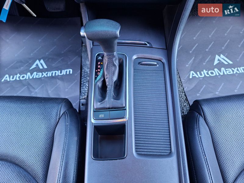 Седан Kia K5 2016 в Одессе