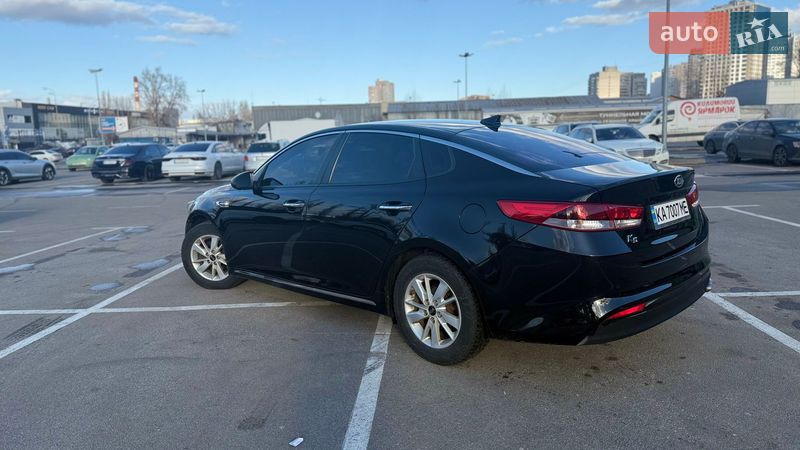 Седан Kia K5 2016 в Киеве
