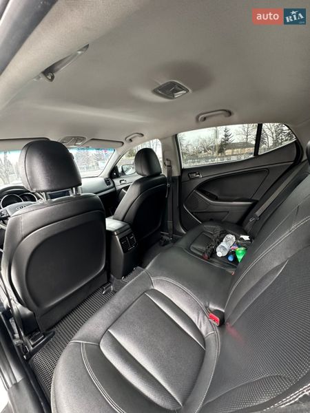 Седан Kia K5 2011 в Первомайске