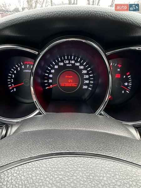 Седан Kia K5 2011 в Первомайске