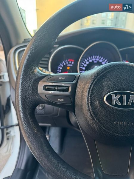 Седан Kia K5 2015 в Киеве