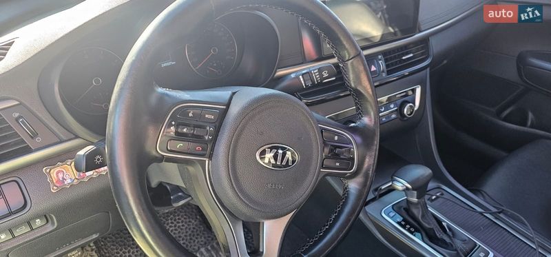 Седан Kia K5 2017 в Киеве