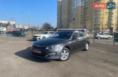 Седан Kia K5 2016 в Киеве