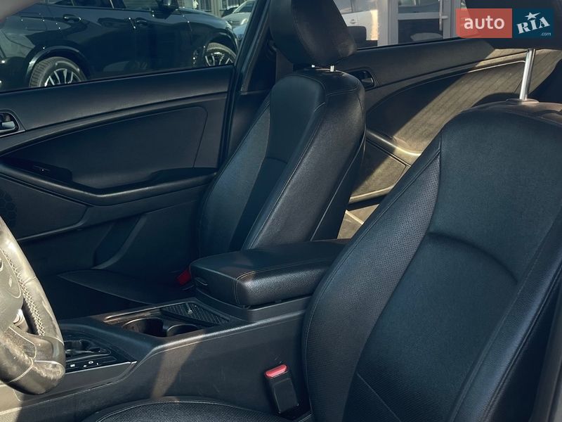 Седан Kia K5 2013 в Киеве