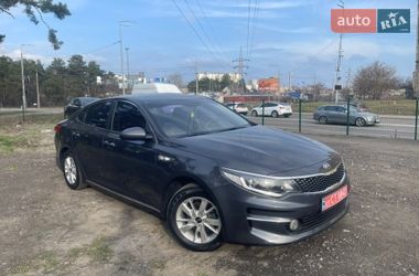 Седан Kia K5 2016 в Києві