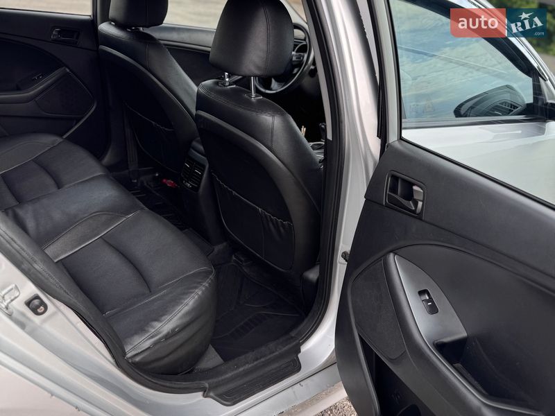 Седан Kia K5 2014 в Киеве