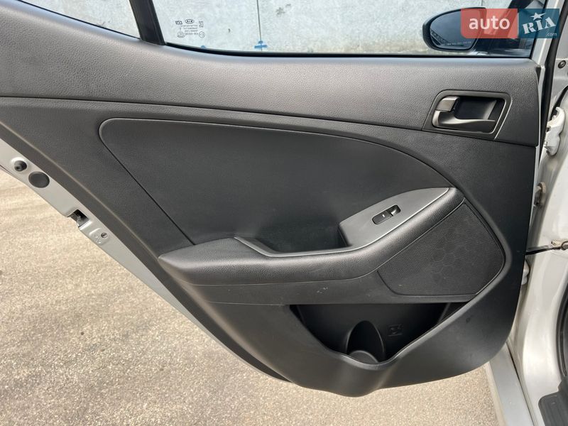 Седан Kia K5 2014 в Киеве