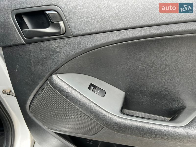 Седан Kia K5 2014 в Киеве