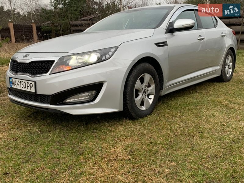 Седан Kia K5 2012 в Глевасі