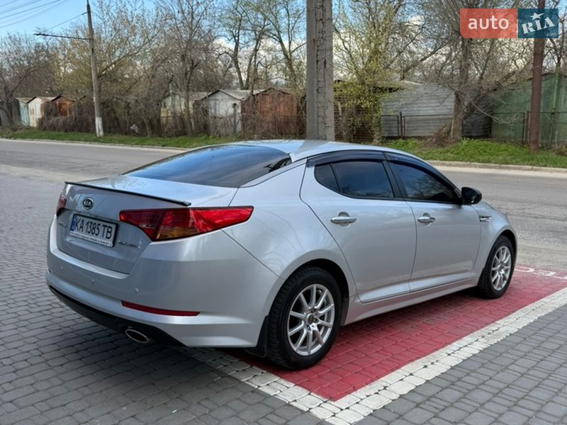 Седан Kia K5 2011 в Запоріжжі