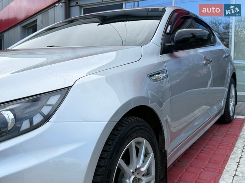 Седан Kia K5 2011 в Запоріжжі