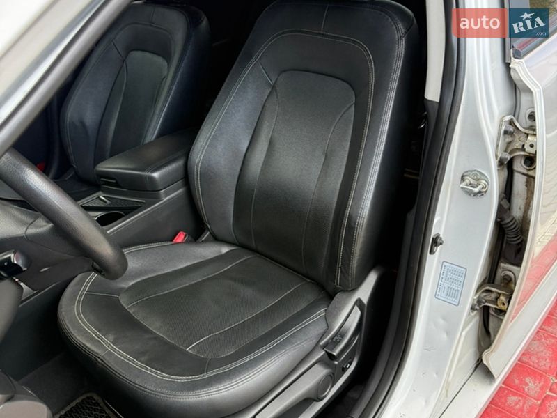 Седан Kia K5 2011 в Запоріжжі