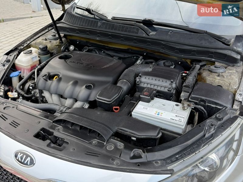 Седан Kia K5 2011 в Запоріжжі