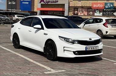 Седан Kia K5 2016 в Харкові