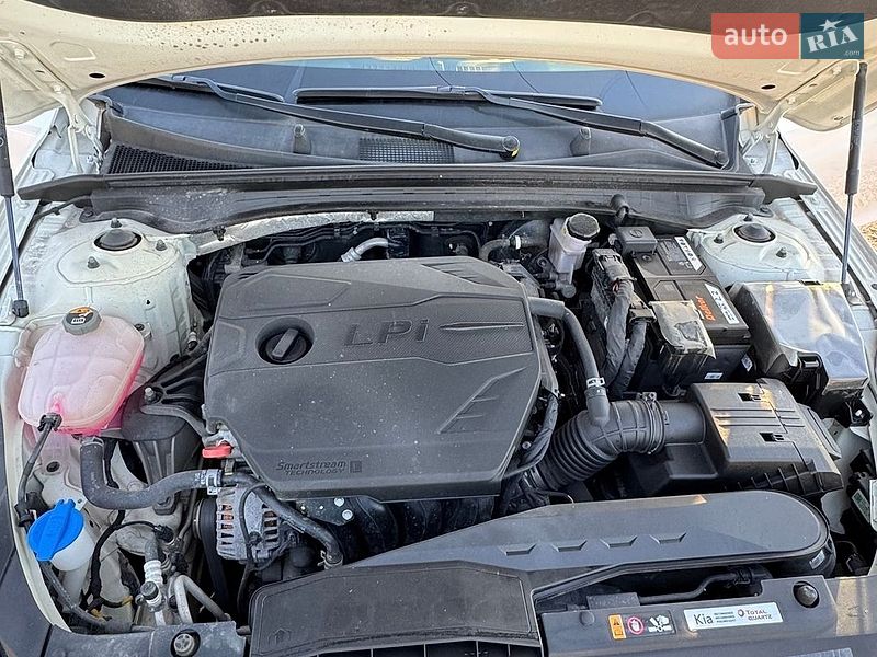 Седан Kia K5 2022 в Калиновке