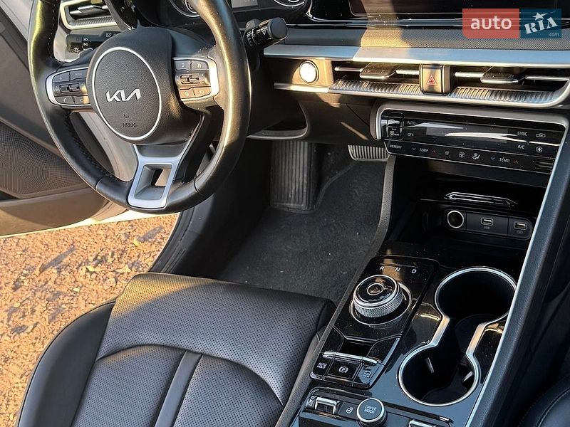 Седан Kia K5 2022 в Калиновке