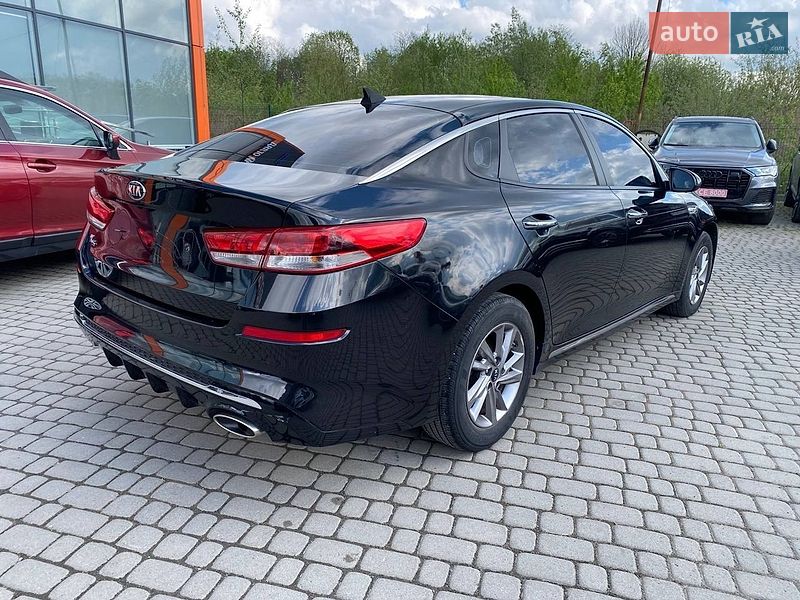 Седан Kia K5 2018 в Львове
