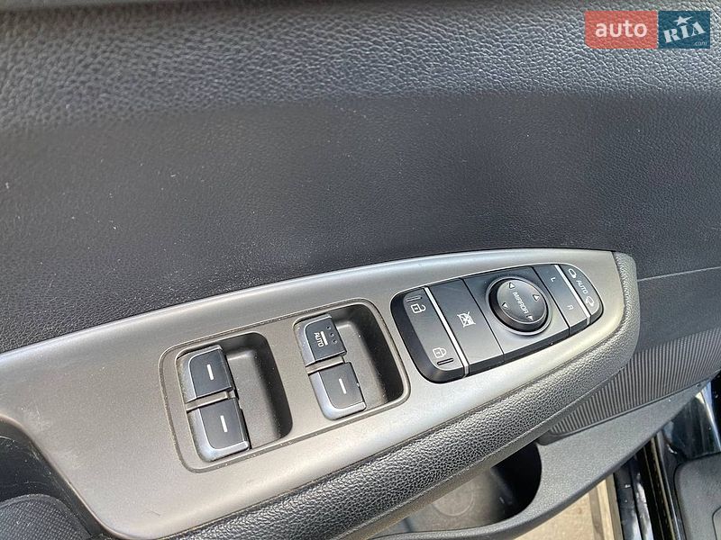 Седан Kia K5 2018 в Львове