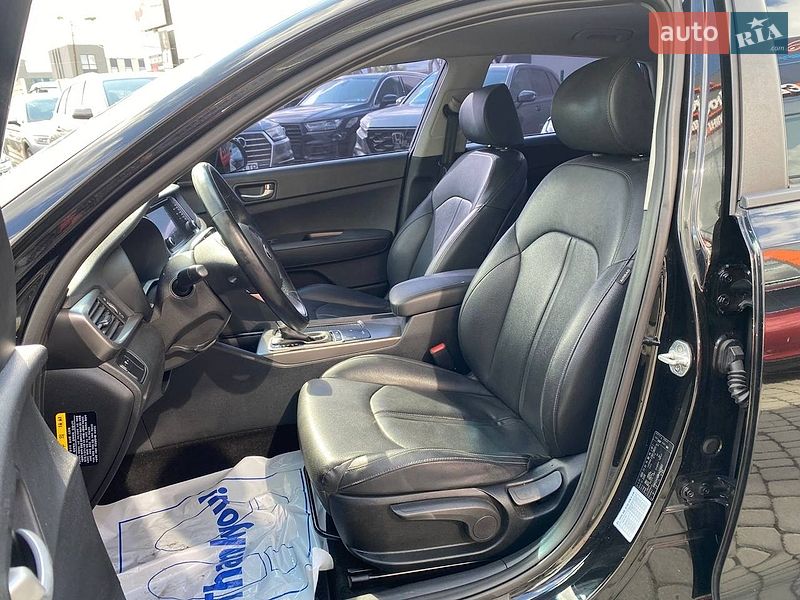 Седан Kia K5 2018 в Львове