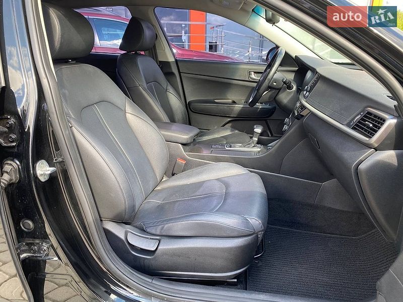 Седан Kia K5 2018 в Львове