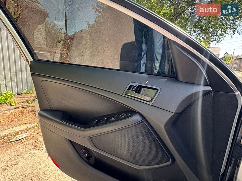 Седан Kia K5 2013 в Киеве