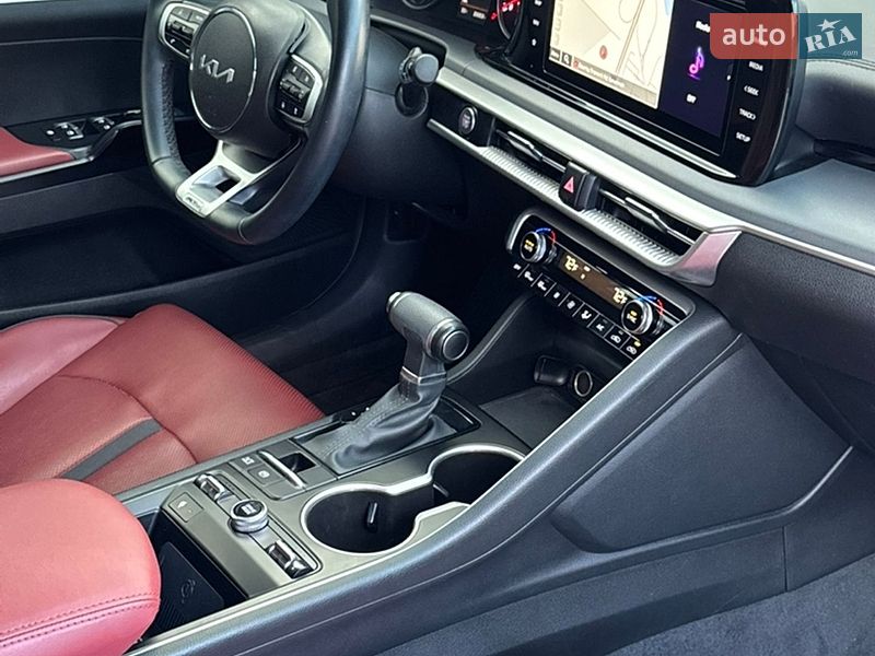 Седан Kia K5 2023 в Львове