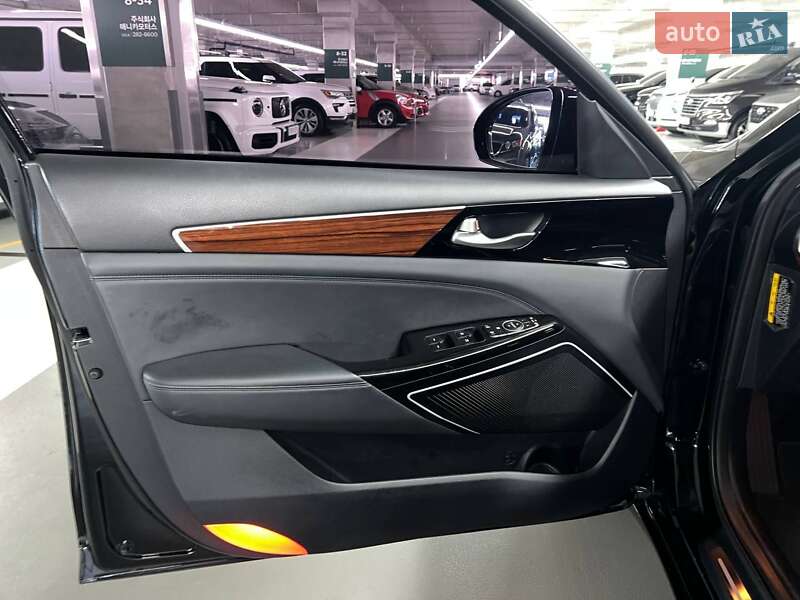 Седан Kia K7 2016 в Дніпрі