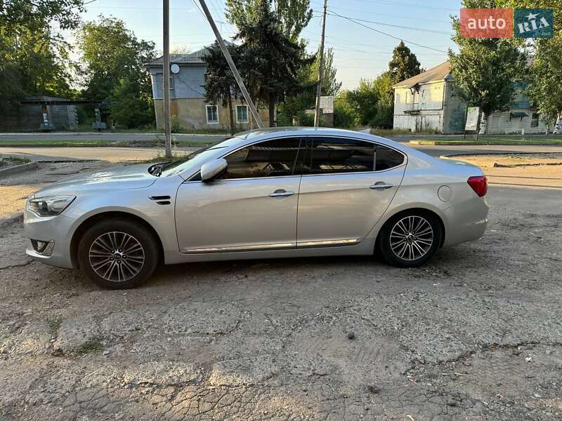 Седан Kia K7 2015 в Дніпрі