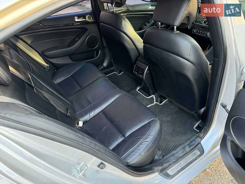 Седан Kia K7 2015 в Дніпрі