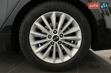 Седан Kia K7 2016 в 