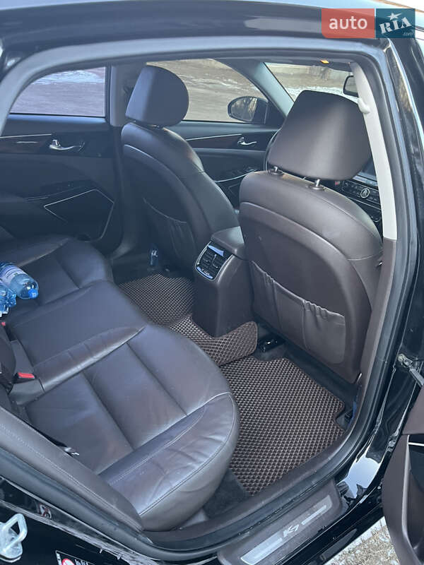 Седан Kia K7 2016 в Гусятині