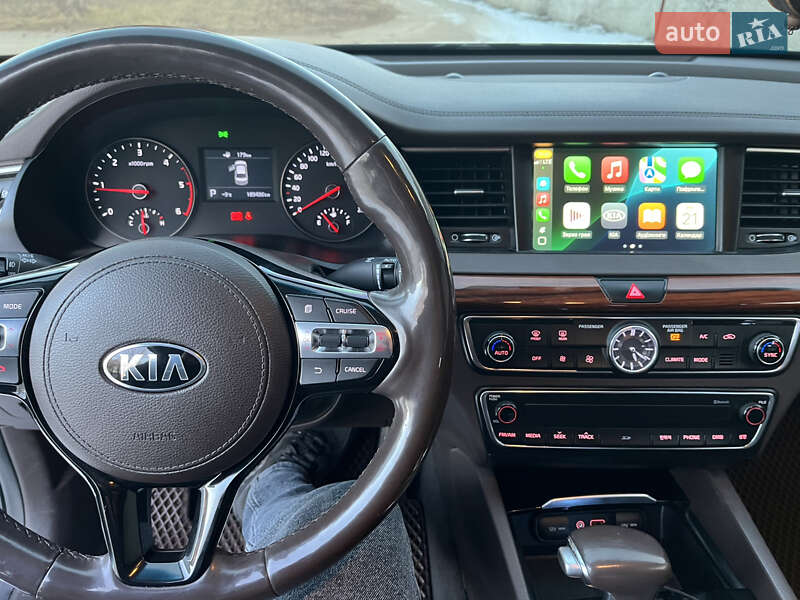 Седан Kia K7 2016 в Гусятині