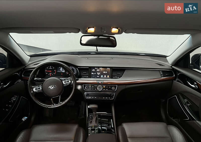 Седан Kia K7 2016 в Гусятині