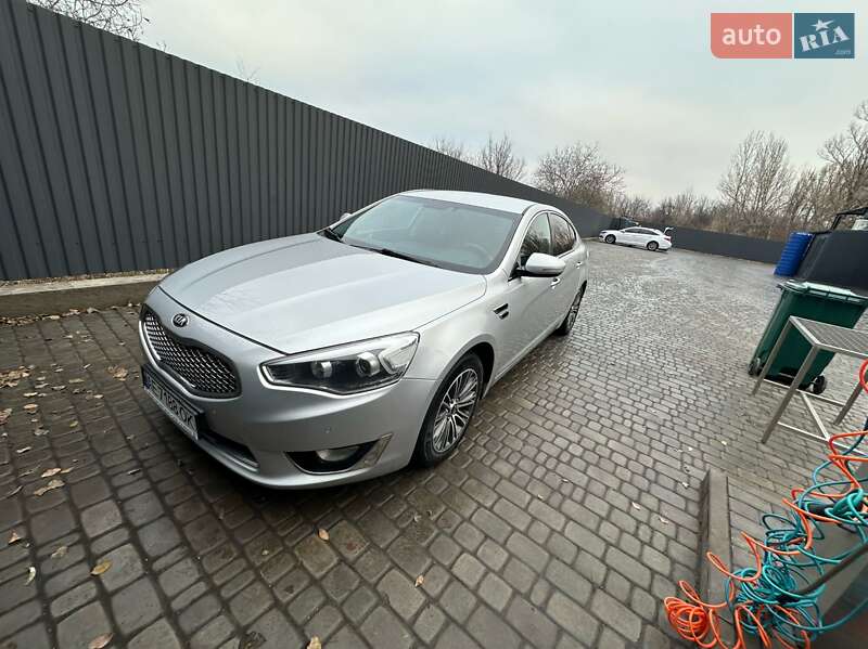 Седан Kia K7 2015 в Кривому Розі