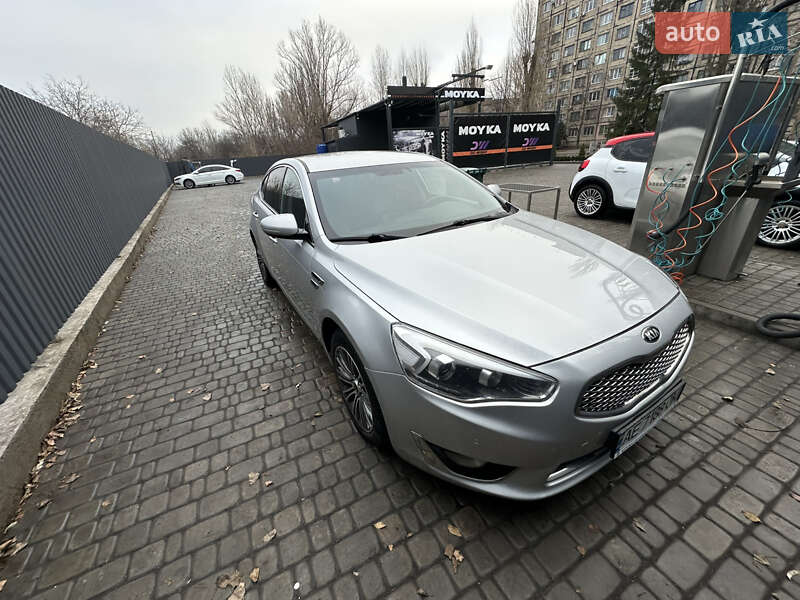 Седан Kia K7 2015 в Кривому Розі