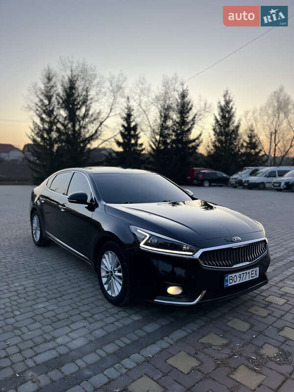 Седан Kia K7 2016 в Гусятині