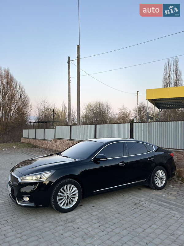 Седан Kia K7 2016 в Гусятині