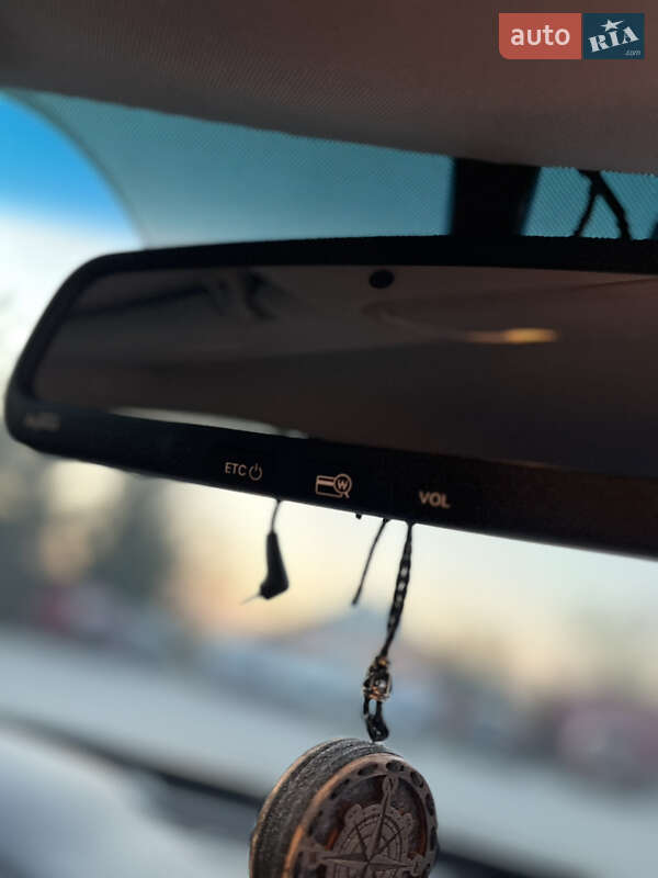 Седан Kia K7 2016 в Гусятині