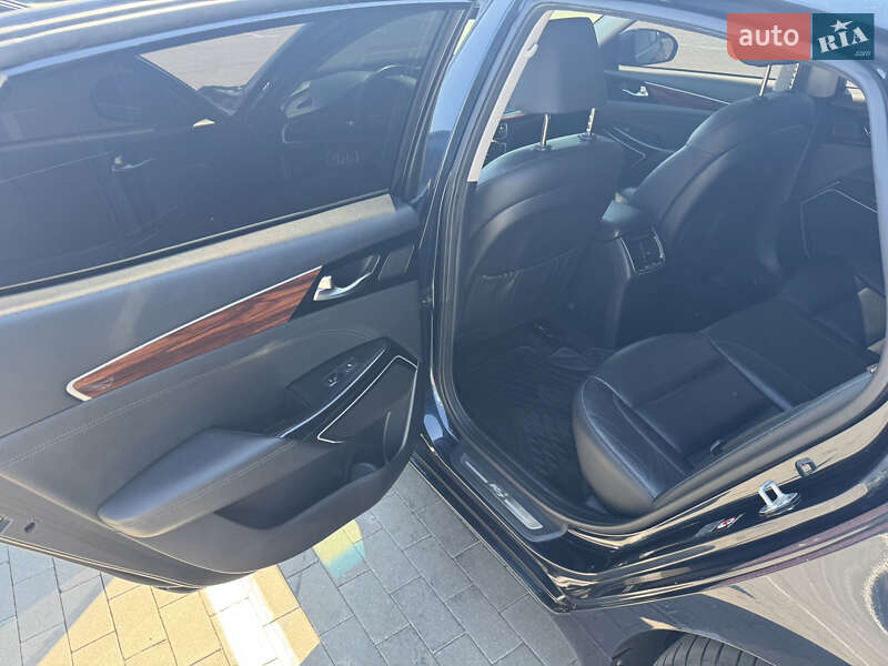 Седан Kia K7 2017 в Одессе