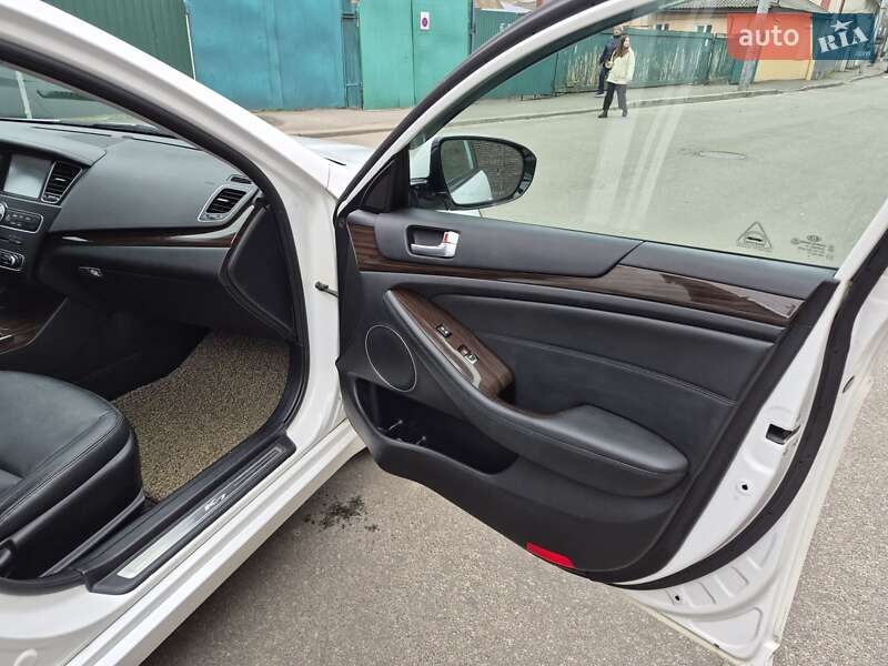 Седан Kia K7 2015 в Василькове