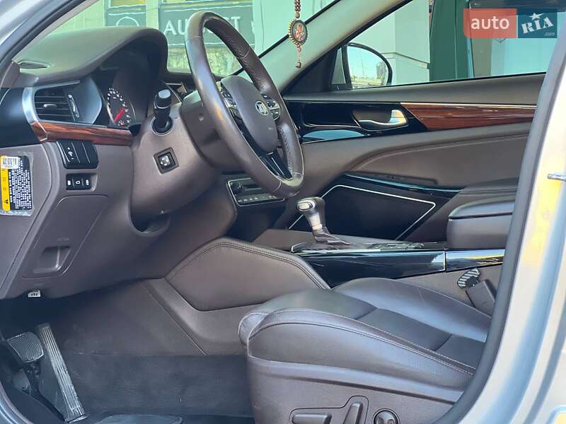 Седан Kia K7 2017 в Одессе