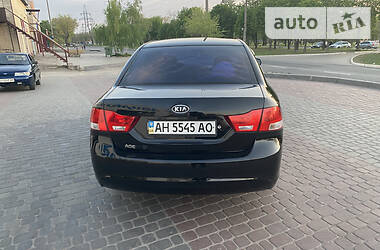 Седан Kia Magentis 2008 в Маріуполі